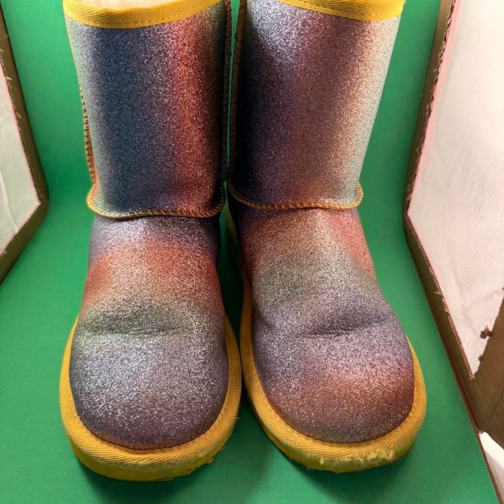 UGG Kids Bailey II Boots SZ 4